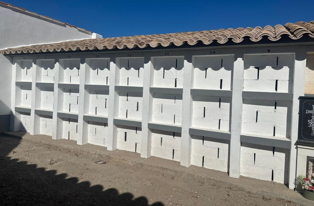 Imagen El Cementerio de Estadilla, listo para el Día de Todos los Santos: nuevos semáforos para paso alternativo