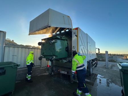 Imagen Limpieza y mantenimiento de contenedores de residuos en Estadilla